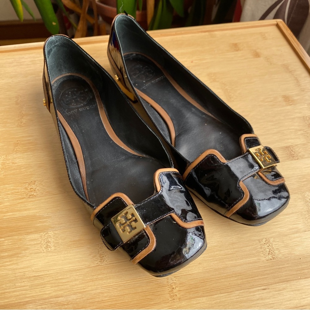 Tory Burch Black Patent and Tan Leather Flats RARE